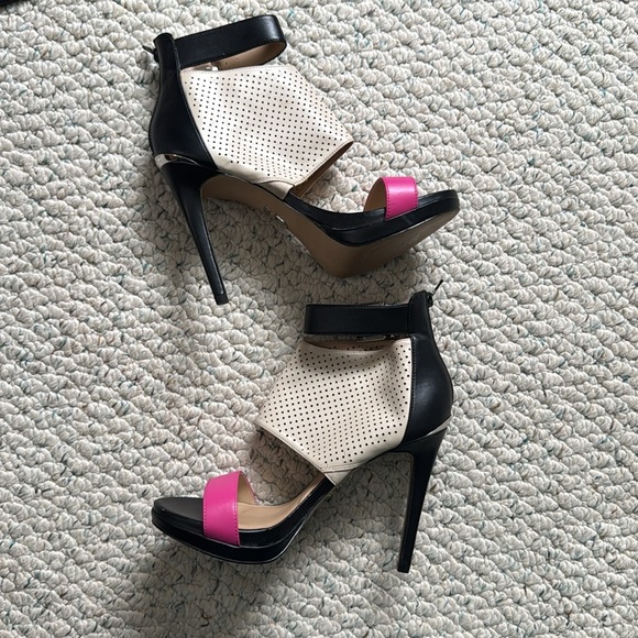 Juicy Couture Catarahice Heels - Picture 2 of 9